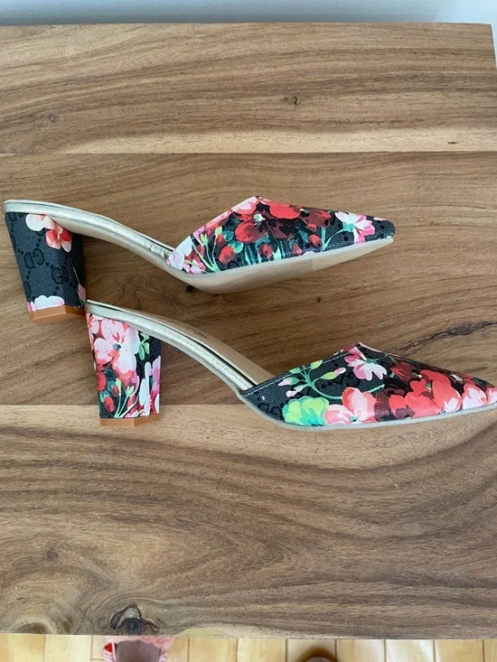 7.5. NWOT Chinese Floral Pointed Mules in Red Multi - Picture 4 of 6